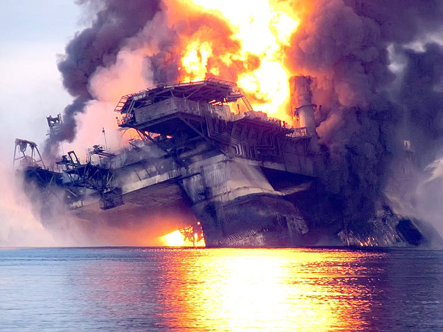 deepwater_horizon-fire-and-sinking