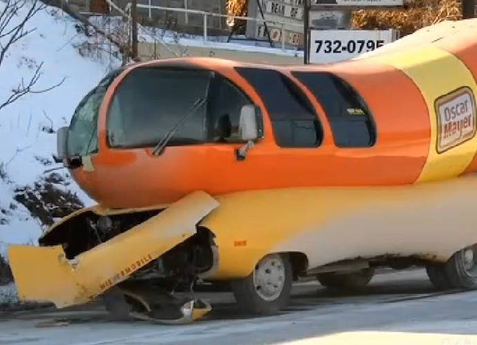 news-Wienermobile-crash