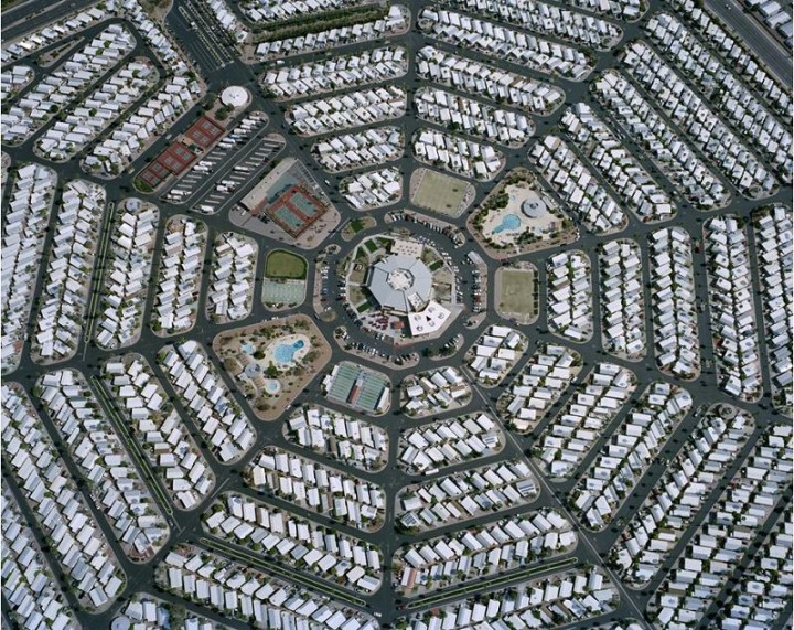 urban-sprawl-housing-subdivision-in-arizona-aerial