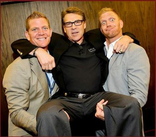 frosted-tips-twins-with-gov-perry