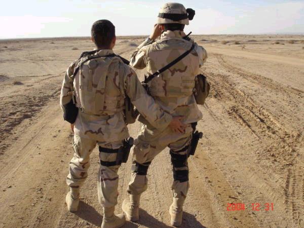 gay-soldiers