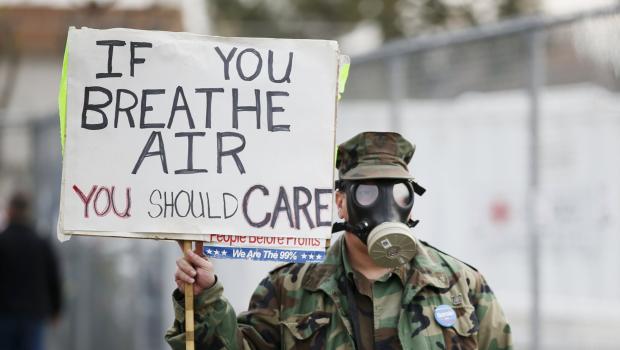 Brian Seligman holds a sign to protest a gas leak in the Porter Ranch area of Los Angeles before a meeting of the California Air Quality Management District in Granada Hills, California January 9, 2016. Southern California Gas Company has been tackling a Los Angeles-area natural gas leak that has been sickening nearby residents for more than two months.  REUTERS/Danny Moloshok      TPX IMAGES OF THE DAY