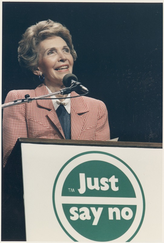 Photograph_of_Mrs._Reagan_speaking_at_a_'Just_Say_No'_Rally_in_Los_Angeles_-_NARA_-_198584_sm