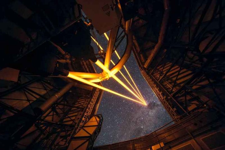 paranal-observatory-first-light_sm