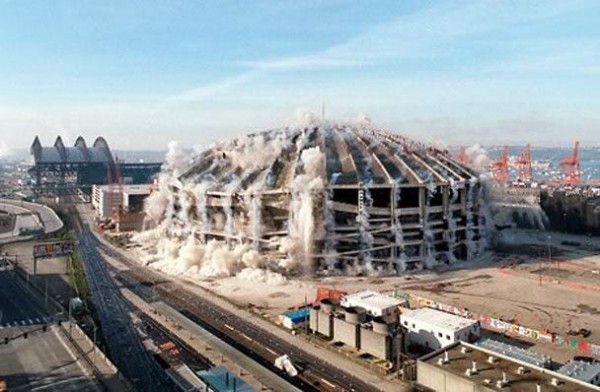 kingdome_demolition_2000-600x392