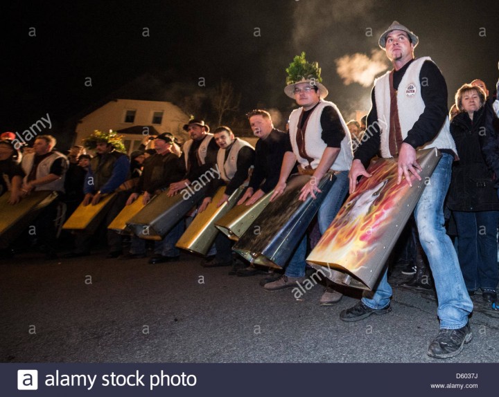 participants-in-the-traditional-wolfauslassen-ring-oversized-cow-bells-D6037J