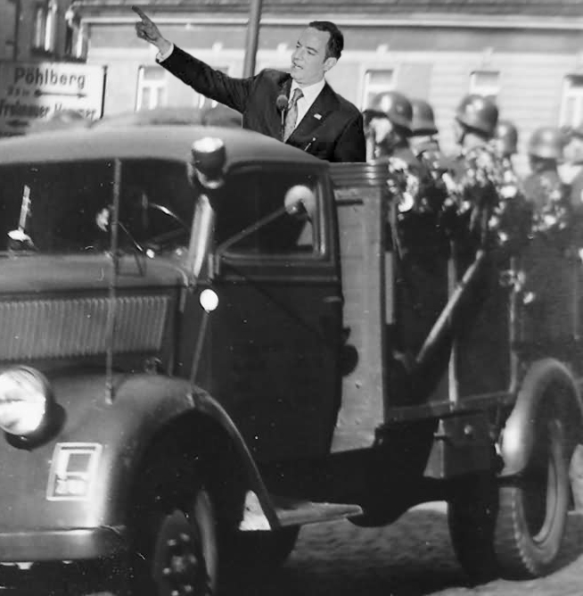 Peince Blitzbus_edited-1