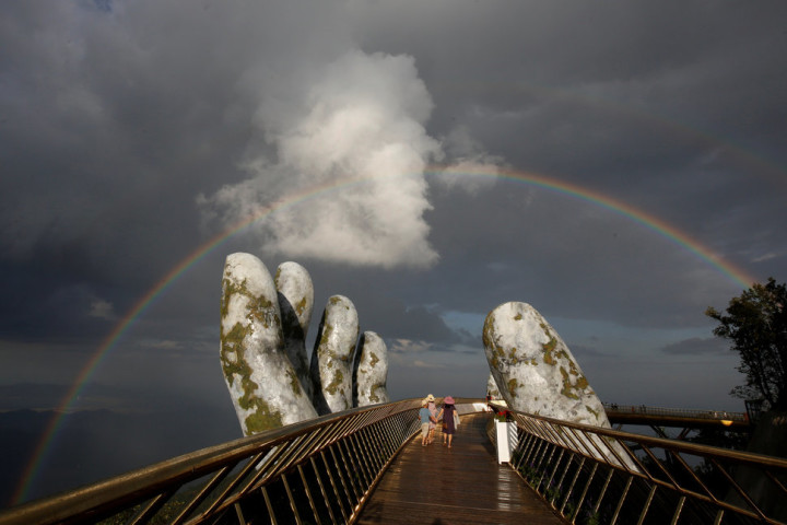 A double rainbow appears above giant hands structure on the Gold Bridge on Ba Na hill near Danang city, Vietnam August 1, 2018. REUTERS/Kham