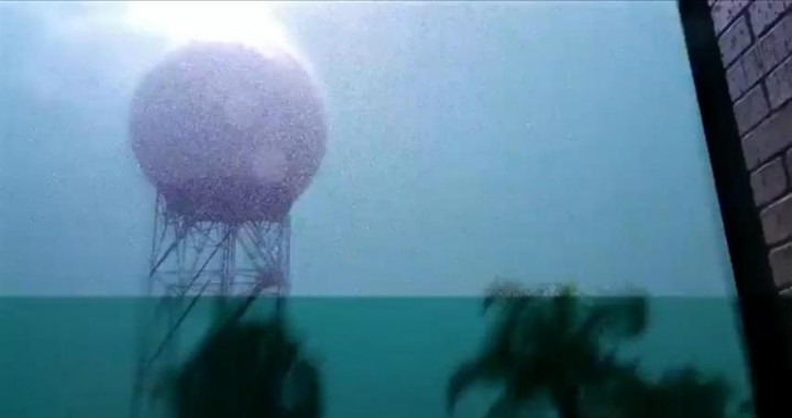Lightning-strike-on-Doppler-radar-tower-caught-on-video (Small)
