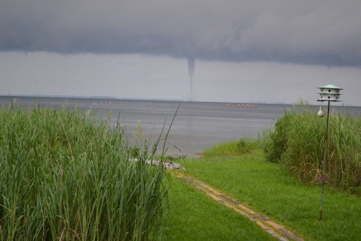 twin waterspouts (Small)